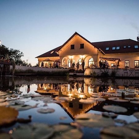 Deak Udvarhaz Hotel Kakucs Exterior foto