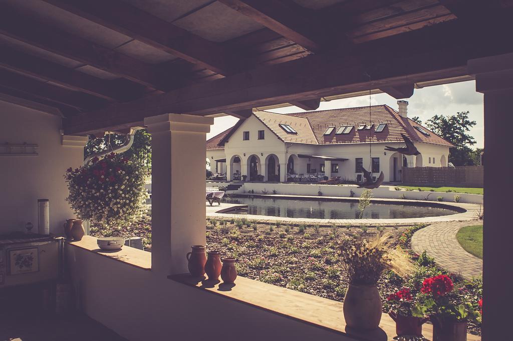 Deak Udvarhaz Hotel Kakucs Exterior foto