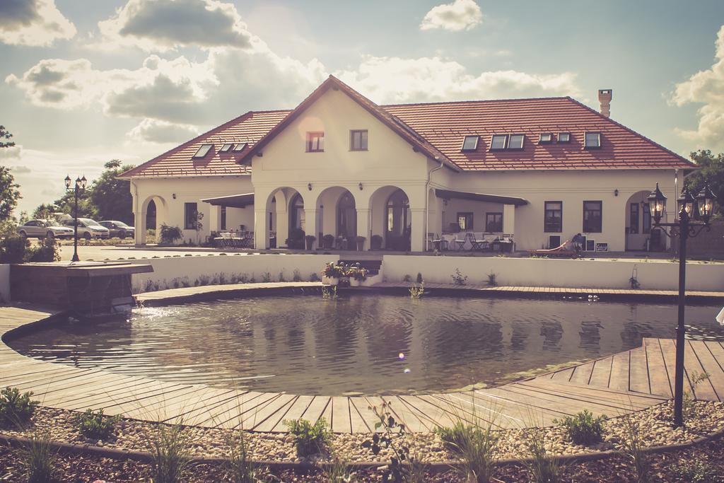 Deak Udvarhaz Hotel Kakucs Exterior foto