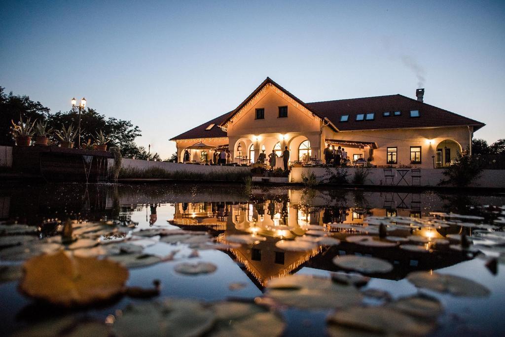 Deak Udvarhaz Hotel Kakucs Exterior foto