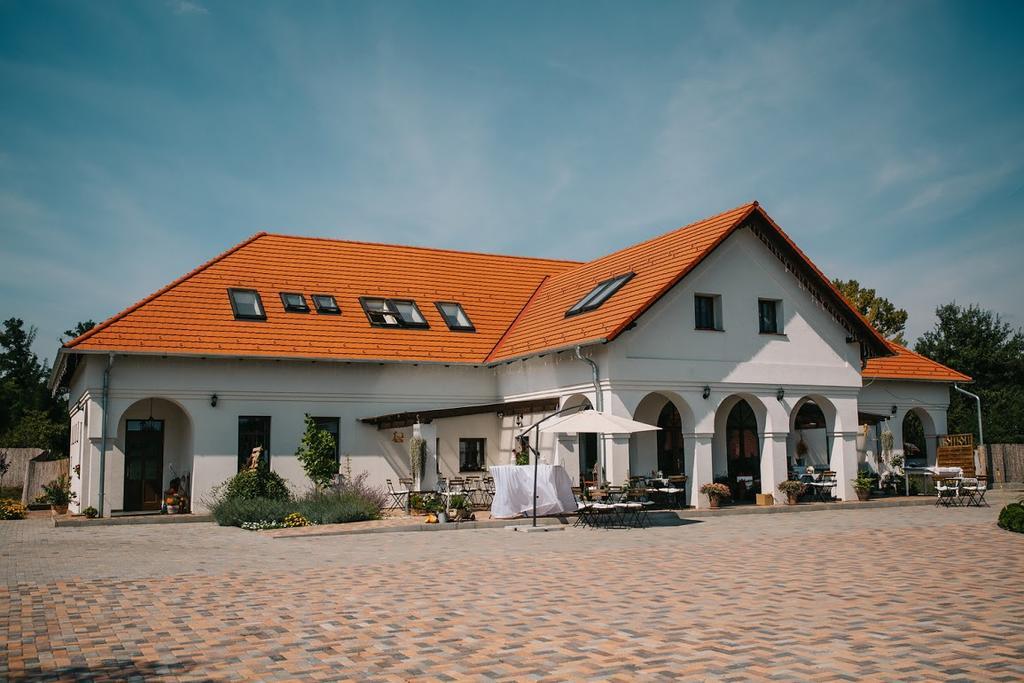 Deak Udvarhaz Hotel Kakucs Exterior foto