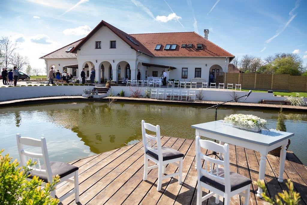 Deak Udvarhaz Hotel Kakucs Exterior foto