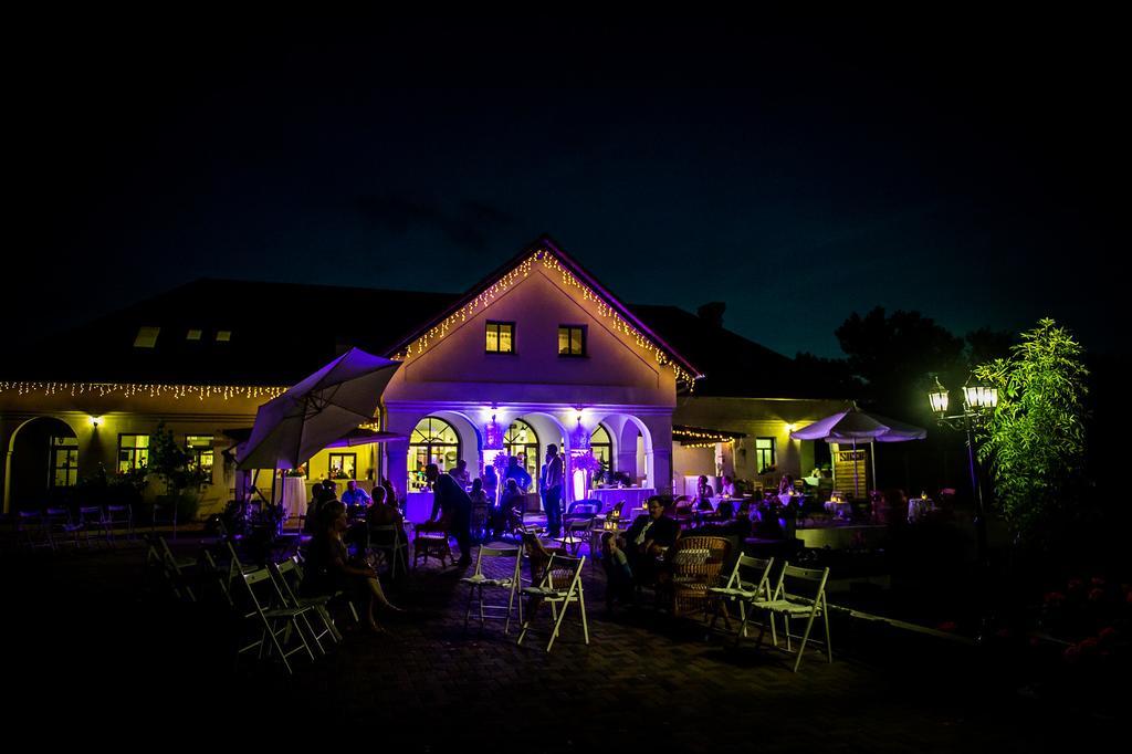 Deak Udvarhaz Hotel Kakucs Exterior foto