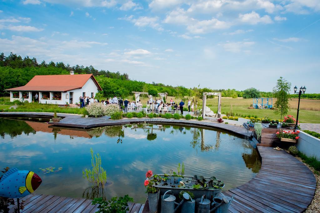 Deak Udvarhaz Hotel Kakucs Exterior foto